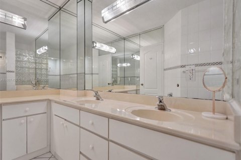 Condominio en alquiler en Hollywood, Florida, 2 dormitorios, 115.94 m2 № 1978732 - foto 12