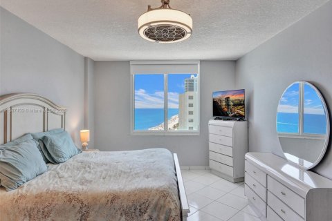 Condominio en alquiler en Hollywood, Florida, 2 dormitorios, 115.94 m2 № 1978732 - foto 7