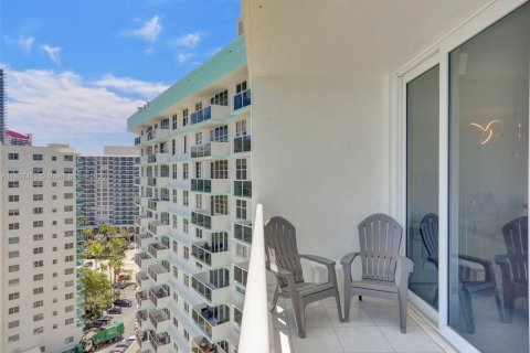 Condominio en alquiler en Hollywood, Florida, 2 dormitorios, 115.94 m2 № 1978732 - foto 19