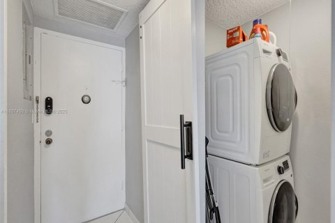 Condominio en alquiler en Hollywood, Florida, 2 dormitorios, 115.94 m2 № 1978732 - foto 4