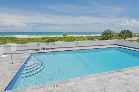 Снять в аренду кондоминиум в Майами-Бич, Флорида 1 спальня, 61.22м2, № 1926285 - фото 25