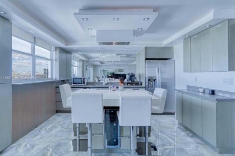 Снять в аренду кондоминиум в Майами-Бич, Флорида 1 спальня, 61.22м2, № 1926285 - фото 8