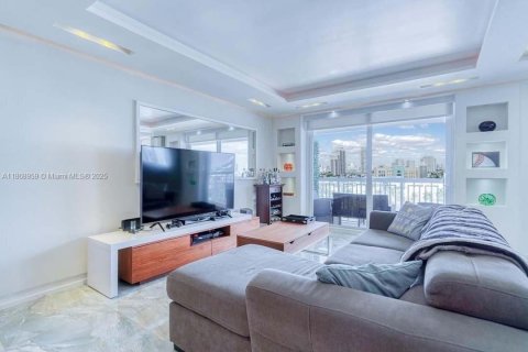 Снять в аренду кондоминиум в Майами-Бич, Флорида 1 спальня, 61.22м2, № 1926285 - фото 2