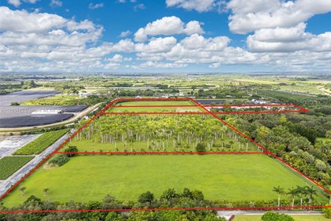 Propiedad comercial en venta en Miami, Florida № 1945505 - foto 1
