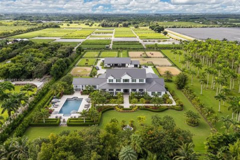 Propiedad comercial en venta en Miami, Florida № 1945505 - foto 3