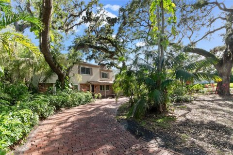 House in Saint Petersburg, Florida 5 bedrooms, 235.97 sq.m. № 1719256 - photo 4