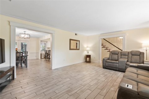 House in Saint Petersburg, Florida 5 bedrooms, 235.97 sq.m. № 1719256 - photo 13