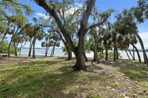 House in Saint Petersburg, Florida 5 bedrooms, 235.97 sq.m. № 1719256 - photo 8