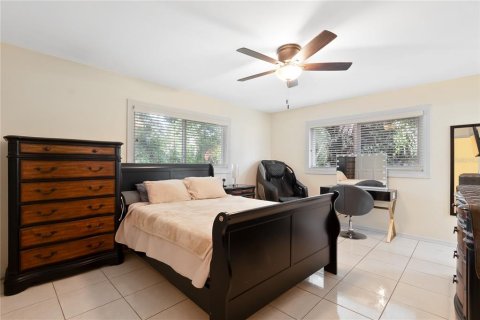 House in Saint Petersburg, Florida 5 bedrooms, 235.97 sq.m. № 1719256 - photo 23