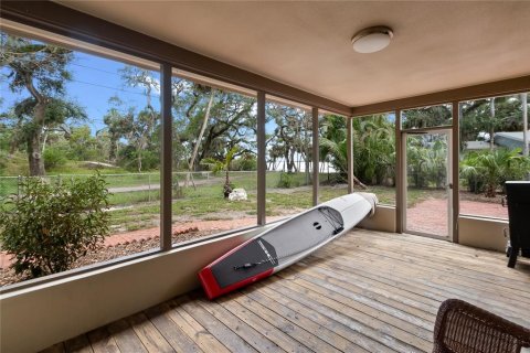 House in Saint Petersburg, Florida 5 bedrooms, 235.97 sq.m. № 1719256 - photo 6