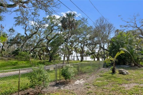 House in Saint Petersburg, Florida 5 bedrooms, 235.97 sq.m. № 1719256 - photo 7