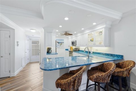 Condo in Sarasota, Florida, 2 bedrooms № 2206383 - photo 17