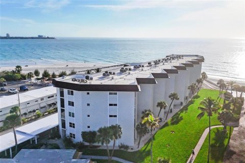 Condo in Sarasota, Florida, 2 bedrooms № 2206383