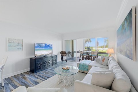 Condo in Sarasota, Florida, 2 bedrooms № 2206383 - photo 11