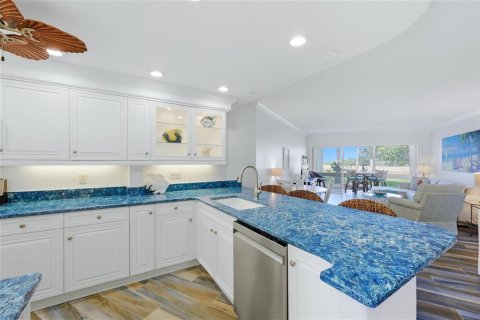 Condo in Sarasota, Florida, 2 bedrooms № 2206383 - photo 19