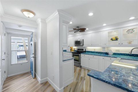 Condo in Sarasota, Florida, 2 bedrooms № 2206383 - photo 18