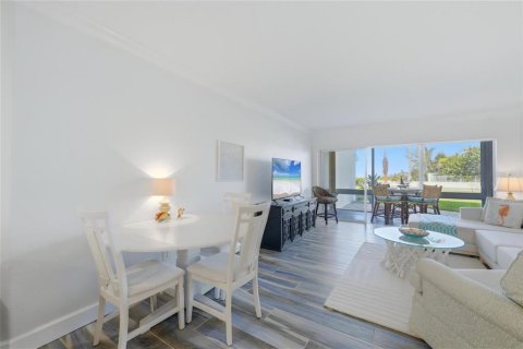 Condo in Sarasota, Florida, 2 bedrooms № 2206383 - photo 14