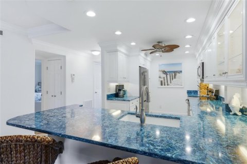 Condo in Sarasota, Florida, 2 bedrooms № 2206383 - photo 15
