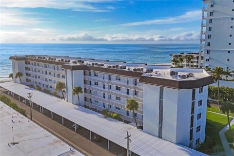 Condo in Sarasota, Florida, 2 bedrooms № 2206383 - photo 8