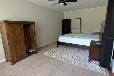 House in Gainesville, Florida 4 bedrooms, 147.9 sq.m. № 1901353 - photo 5