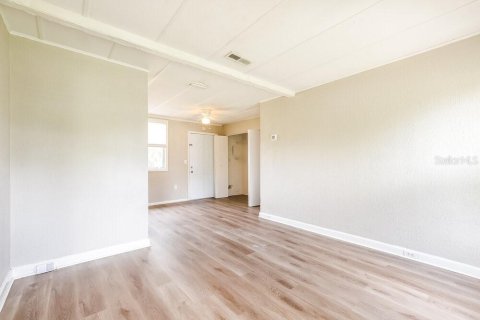Villa ou maison à louer à Casselberry, Floride: 2 chambres, 78.04 m2 № 2100053 - photo 5