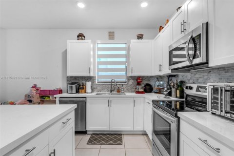Casa en venta en Homestead, Florida, 4 dormitorios, 238.94 m2 № 1766867 - foto 14