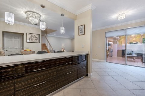 Снять в аренду таунхаус в Холливуд, Флорида 2 спальни, 162.39м2, № 1964797 - фото 17