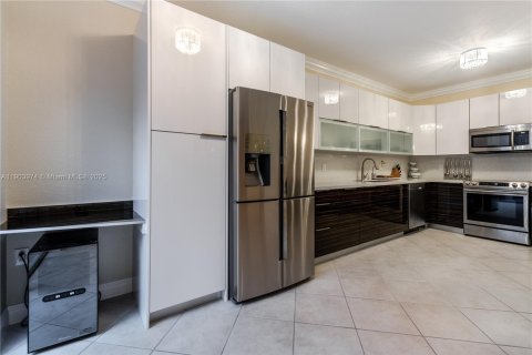 Снять в аренду таунхаус в Холливуд, Флорида 2 спальни, 162.39м2, № 1964797 - фото 15