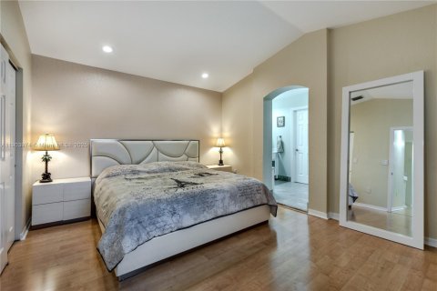 Снять в аренду таунхаус в Холливуд, Флорида 2 спальни, 162.39м2, № 1964797 - фото 24