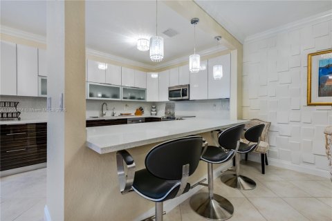 Снять в аренду таунхаус в Холливуд, Флорида 2 спальни, 162.39м2, № 1964797 - фото 14