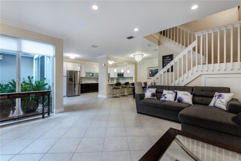 Снять в аренду таунхаус в Холливуд, Флорида 2 спальни, 162.39м2, № 1964797 - фото 13
