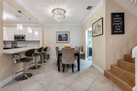 Снять в аренду таунхаус в Холливуд, Флорида 2 спальни, 162.39м2, № 1964797 - фото 21