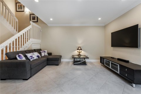 Снять в аренду таунхаус в Холливуд, Флорида 2 спальни, 162.39м2, № 1964797 - фото 11