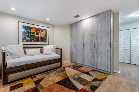 Снять в аренду таунхаус в Холливуд, Флорида 2 спальни, 162.39м2, № 1964797 - фото 23