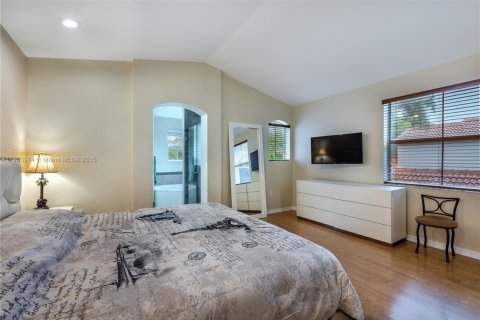 Снять в аренду таунхаус в Холливуд, Флорида 2 спальни, 162.39м2, № 1964797 - фото 26