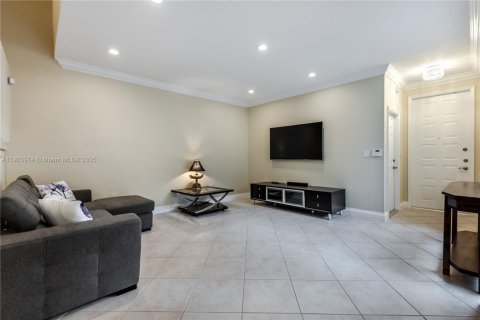 Снять в аренду таунхаус в Холливуд, Флорида 2 спальни, 162.39м2, № 1964797 - фото 10