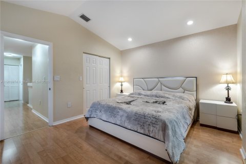 Снять в аренду таунхаус в Холливуд, Флорида 2 спальни, 162.39м2, № 1964797 - фото 25