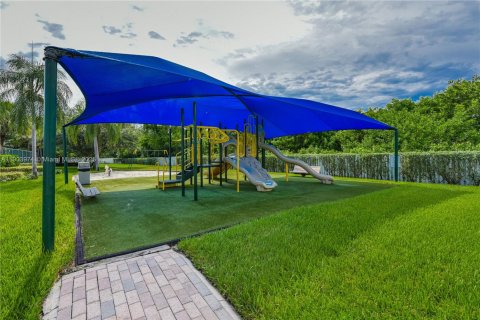 Снять в аренду таунхаус в Холливуд, Флорида 2 спальни, 162.39м2, № 1964797 - фото 5