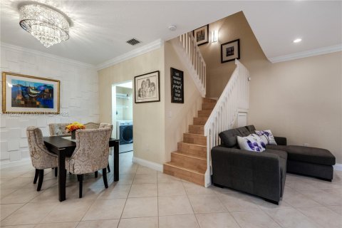 Снять в аренду таунхаус в Холливуд, Флорида 2 спальни, 162.39м2, № 1964797 - фото 20