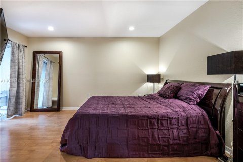 Снять в аренду таунхаус в Холливуд, Флорида 2 спальни, 162.39м2, № 1964797 - фото 30