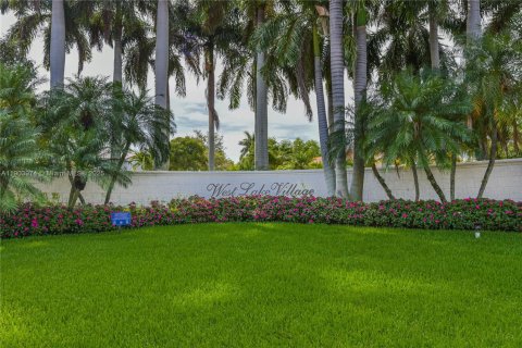 Снять в аренду таунхаус в Холливуд, Флорида 2 спальни, 162.39м2, № 1964797 - фото 3