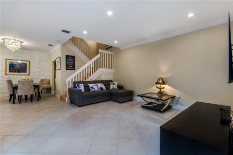 Снять в аренду таунхаус в Холливуд, Флорида 2 спальни, 162.39м2, № 1964797 - фото 12