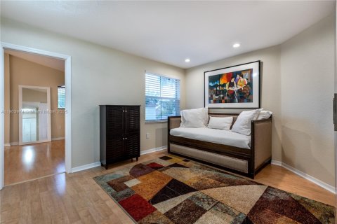 Снять в аренду таунхаус в Холливуд, Флорида 2 спальни, 162.39м2, № 1964797 - фото 22