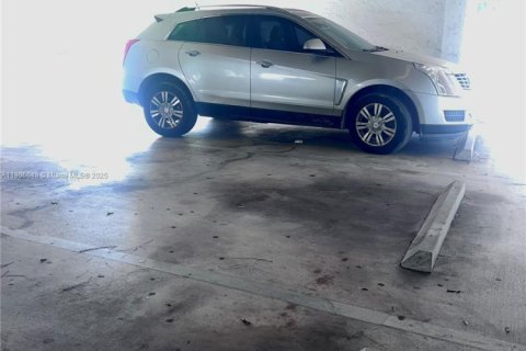 Condo in North Miami, Florida, 1 bedroom  № 1956848 - photo 19