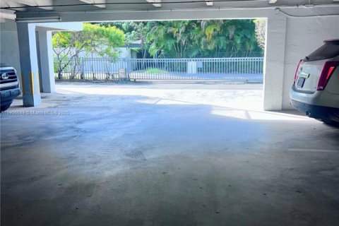 Condo in North Miami, Florida, 1 bedroom  № 1956848 - photo 20