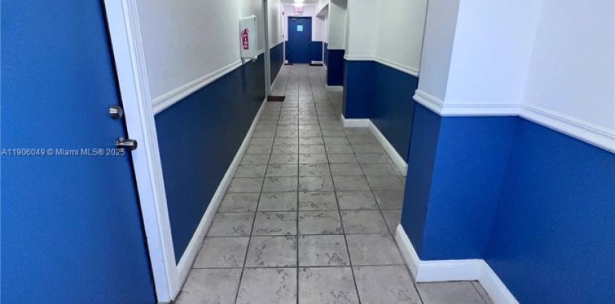 Condo in North Miami, Florida, 1 bedroom № 1956848