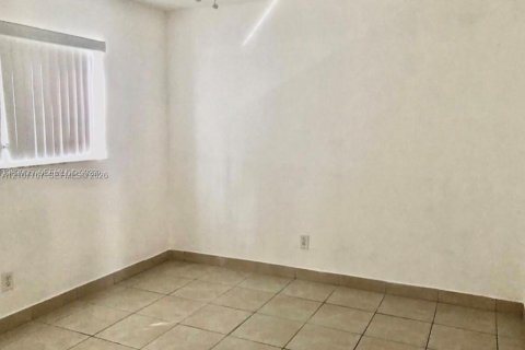 Villa ou maison à louer à Hollywood, Floride: 2 chambres, 78.97 m2 № 2421017 - photo 12