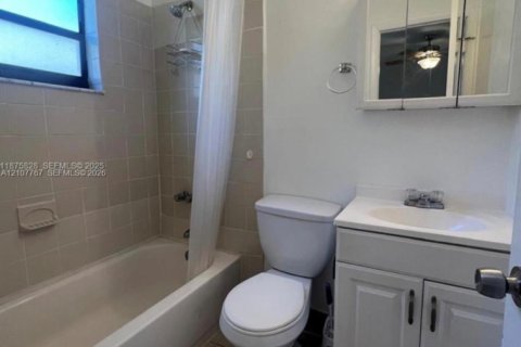 Villa ou maison à louer à Hollywood, Floride: 2 chambres, 78.97 m2 № 2421017 - photo 11