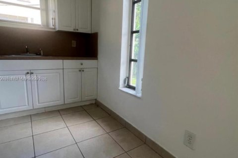 Villa ou maison à louer à Hollywood, Floride: 2 chambres, 78.97 m2 № 2421017 - photo 6