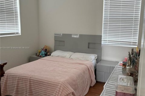 Снять в аренду виллу или дом в Майами, Флорида 4 спальни, № 1836685 - фото 16